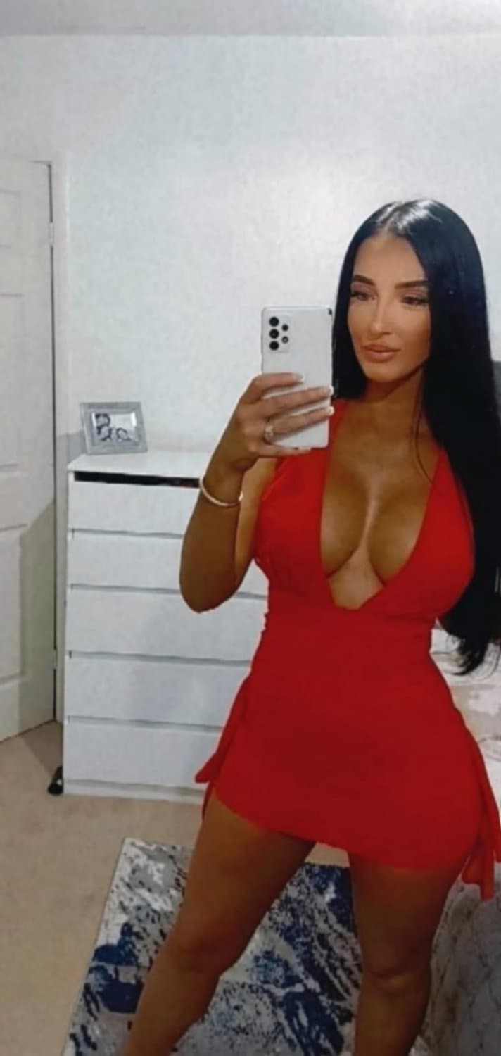 UK Chav Milf Goddess Gym Slut British Geordie PAWG Big Tits