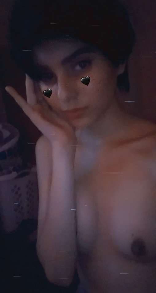 Alexia, 20yo (and her nude) irls