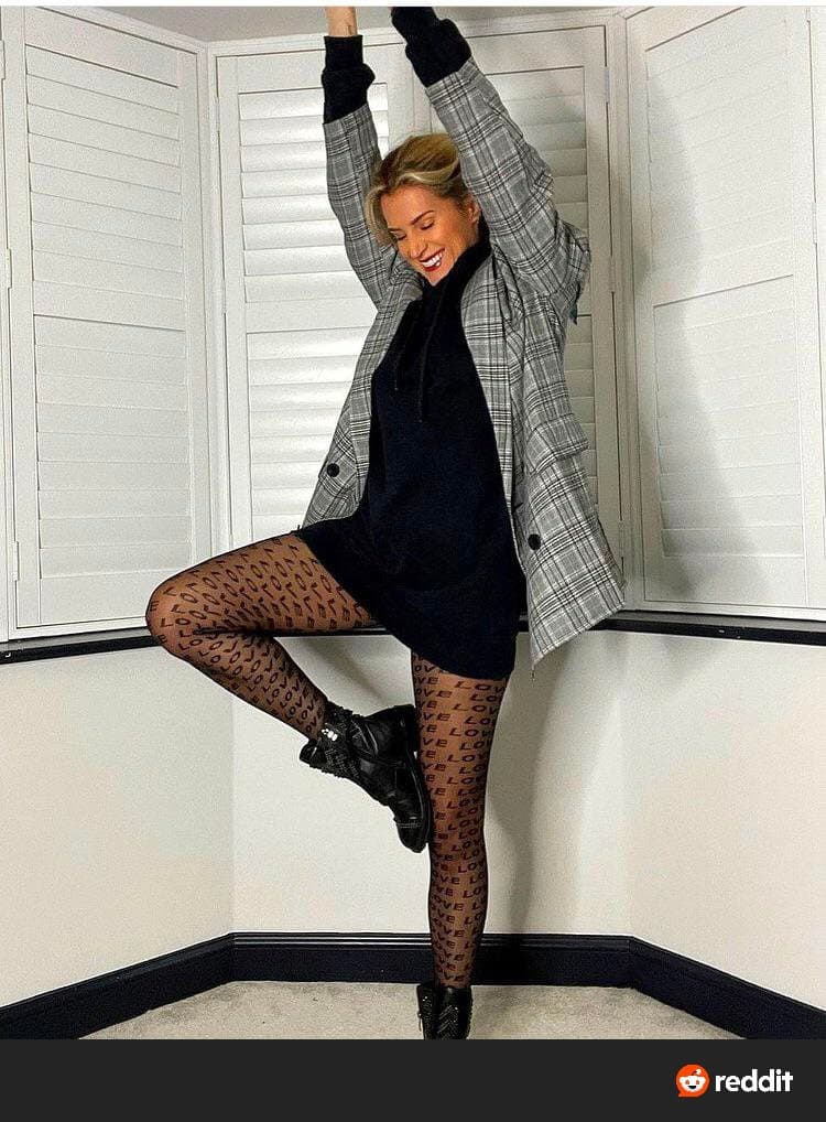 Sarah Jane D In boots