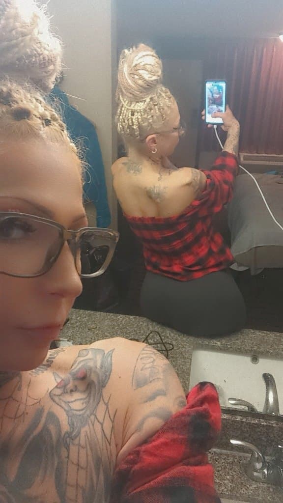 SLIM THICK 100% REAL white chocolate mom tatted big booty milfs phone