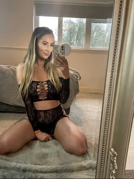 One of the hottest milfs on here ?