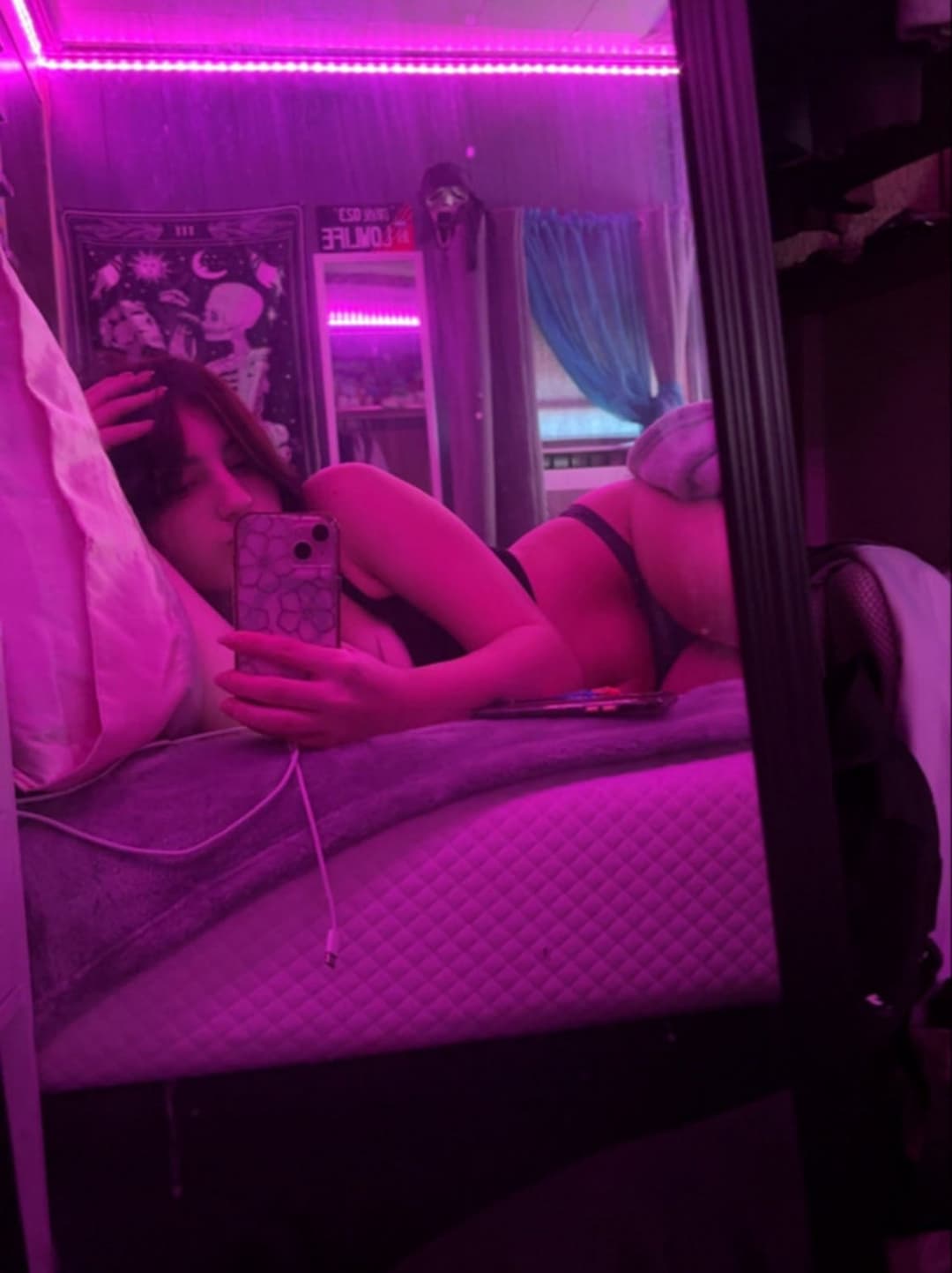 Kami, Sexy teen gets leaked