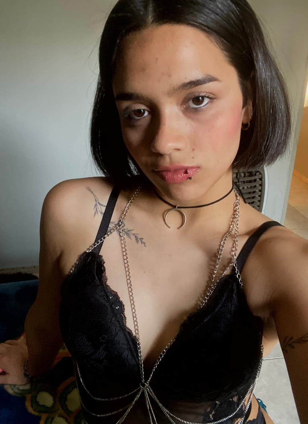 Don’t look away… look me right in the eyes while you stroke