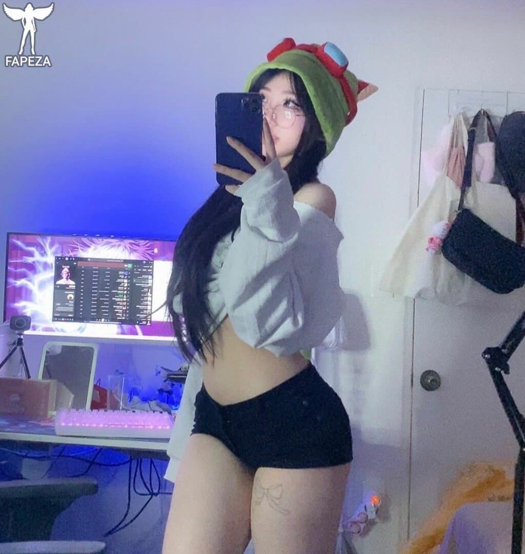 Asian Twitch streamer 3