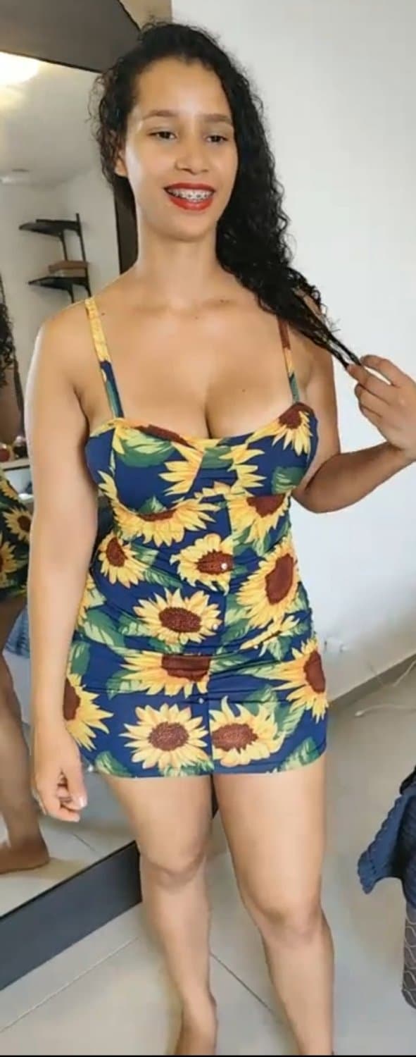 Esposa gostosa bunduda exibindo na live marido corno filmando e procurando um macho amigo comedor