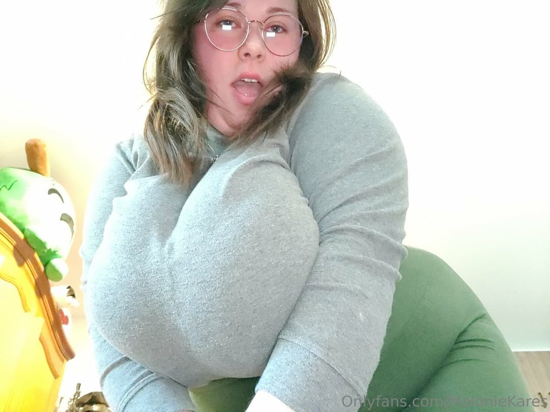 MelonieKares Giant Huge Boobs Nerd Big Tits