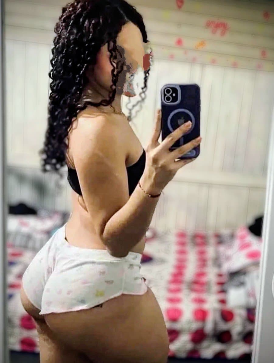 GOSTOSA GOZANDO NA RAPIDINHA COM CALCINHA DE LADO - CASEIRO AMADOR CACHEADA