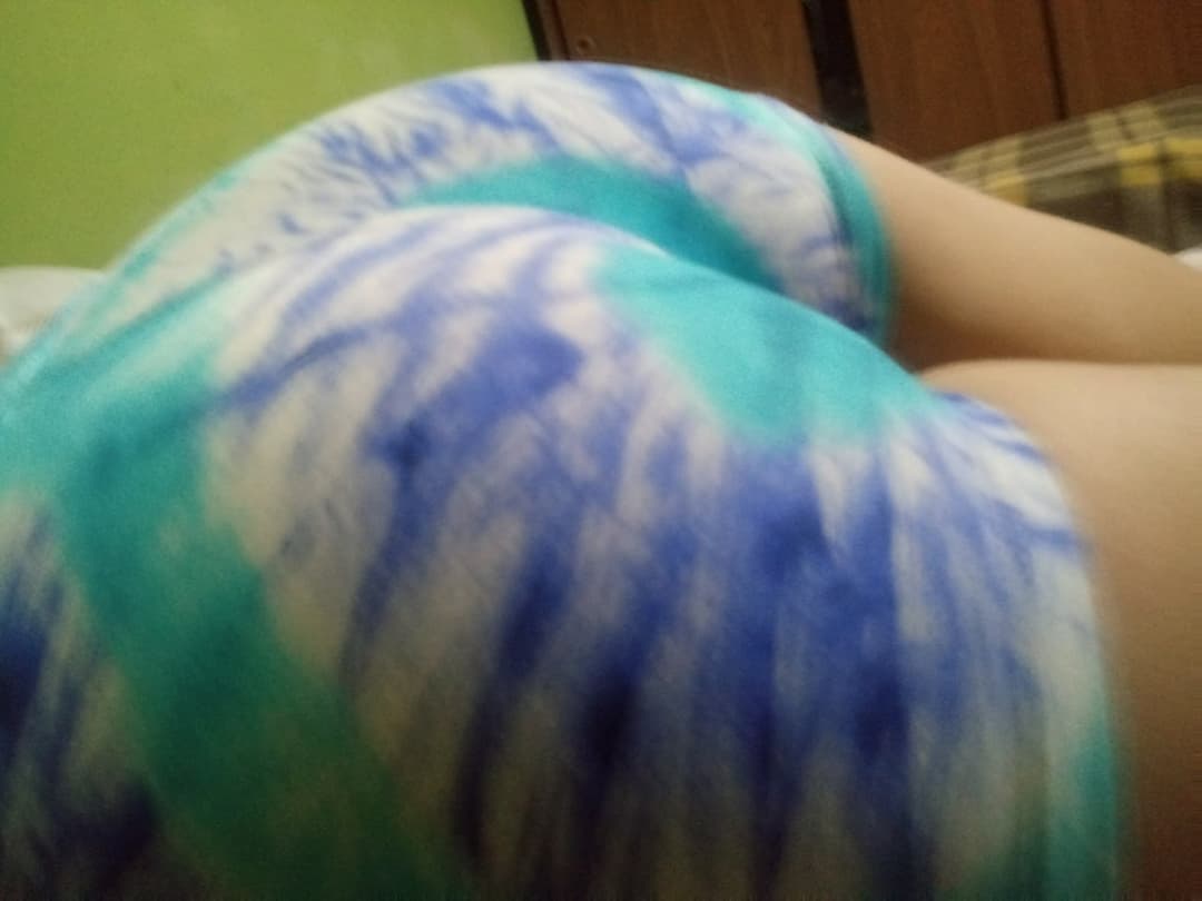 Culo con el shorts azul ?