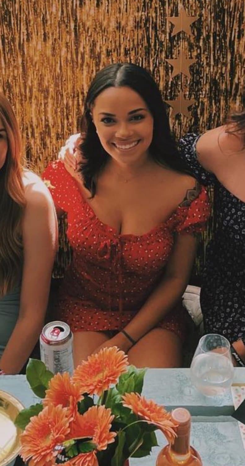 Do yall think this nigga knew her dress was falling down? Trying to make her friends jealous