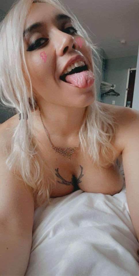 Kim used. Kik sugarbomb111 to be used like her. Girls Dm