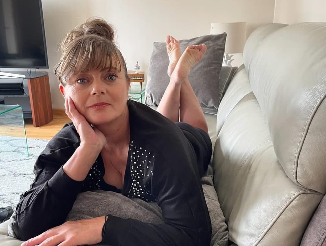 Middle Aged School Teacher Feet & Breasts