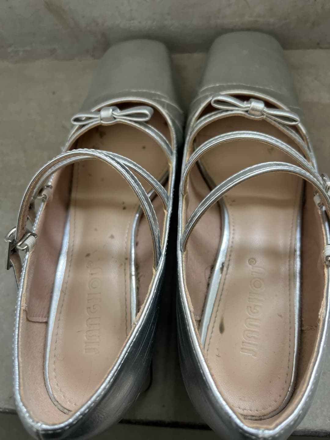 Asian feet / shoes & socks