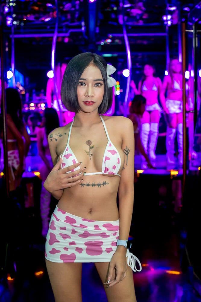 Bangkok teen girl street