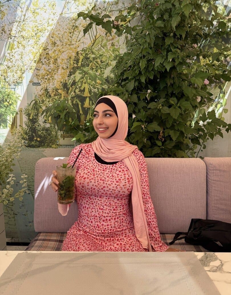 Noémy la plus grosse chienne arabe ?? ( Gros Seins - Gros Cul )