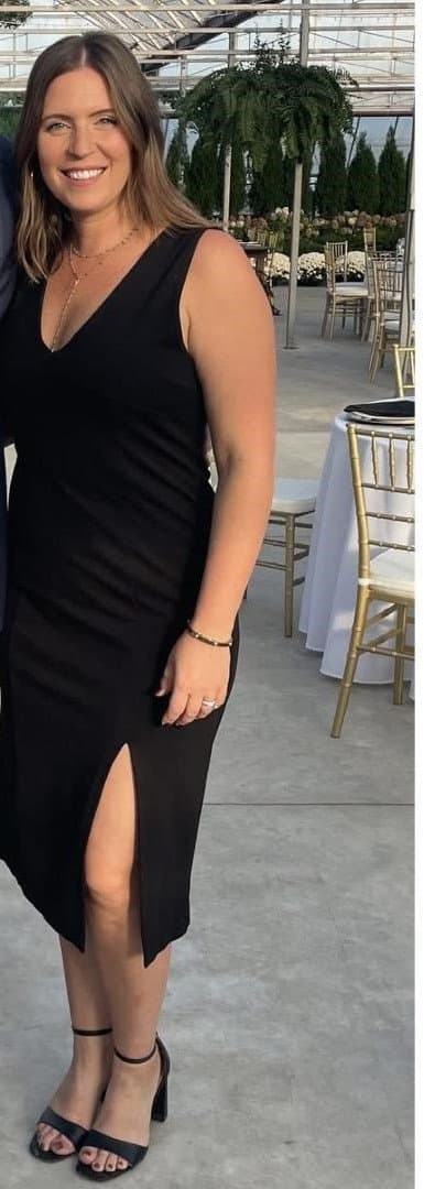 Sexy Burnette milf looking for excitement.