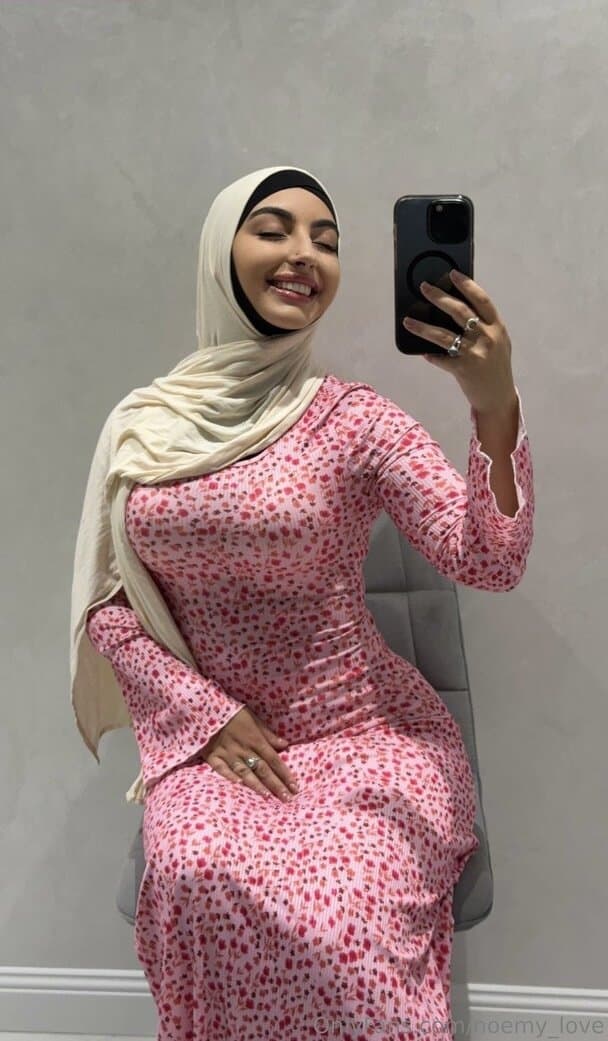 Noémy la plus grosse chienne arabe ?? ( Gros Seins - Gros Cul )