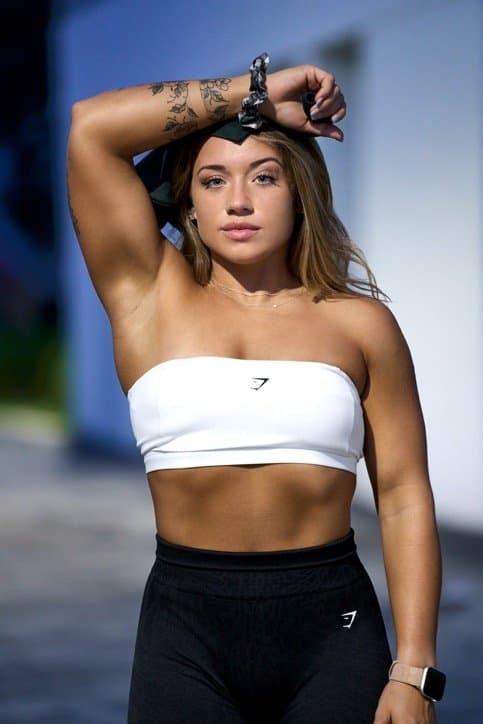 Gorgeous gorgeous girls lift heavy heavy weights