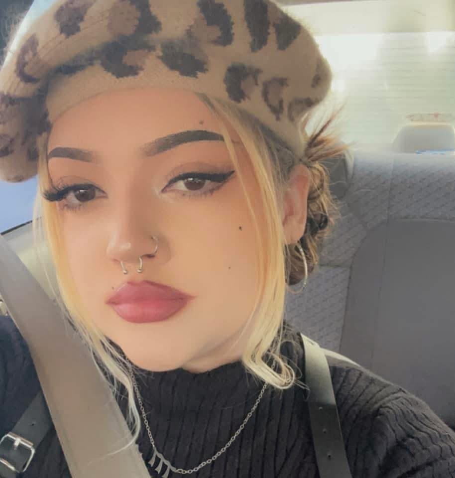 Bakersfield slut Sara twerks