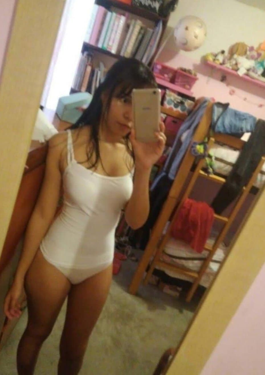 Pack. Argentina ??. Novia de 19 Descuida su Pack y lo Filtran.