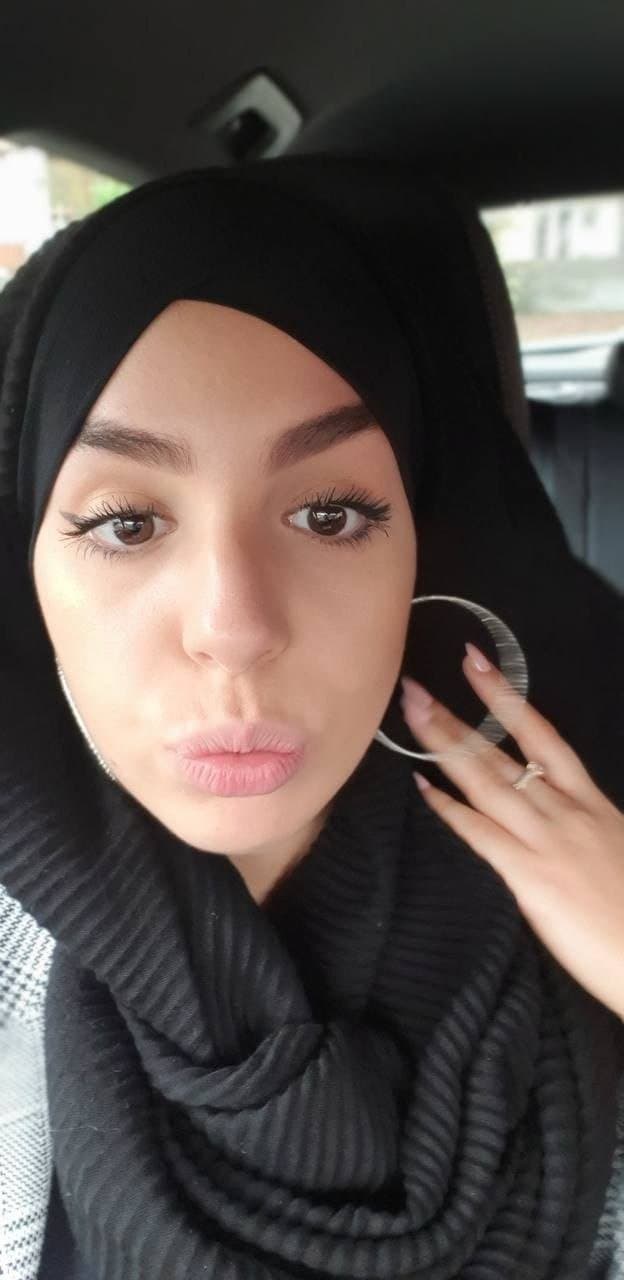 Best hijab whore you will ever see i hope anyone knows her name or anyting more form her