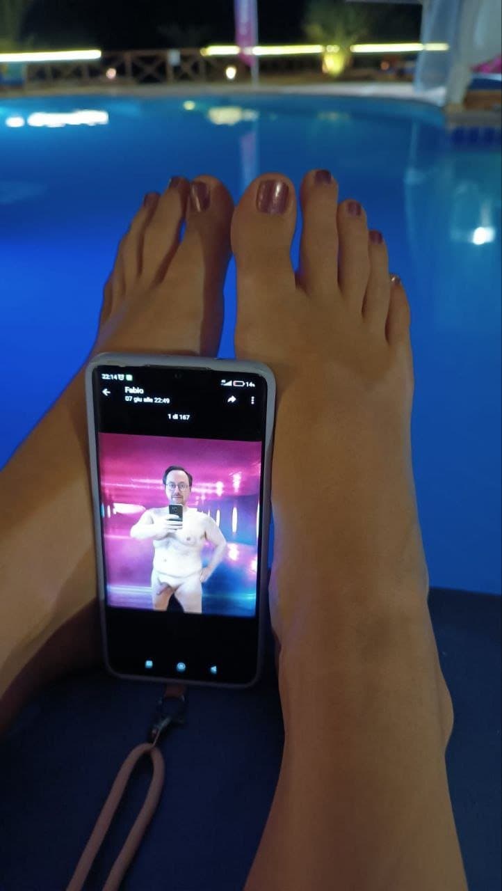 Feticista piedi feet fetish cfnm public exposure