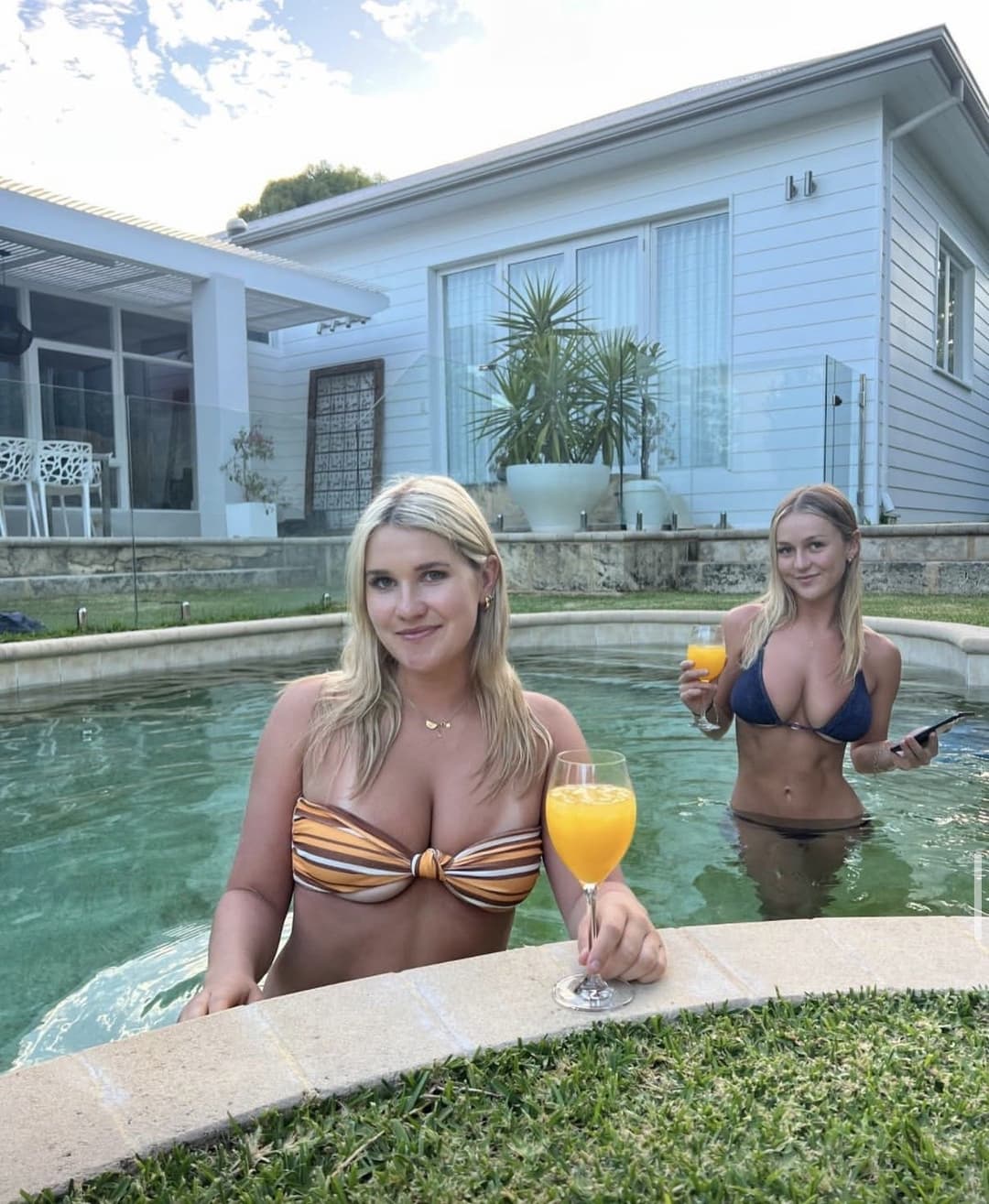 Aussie Slut Remy Loves to Show Off