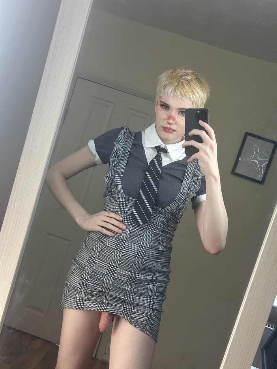 Click to view full size Pretty blonde short hair shemale