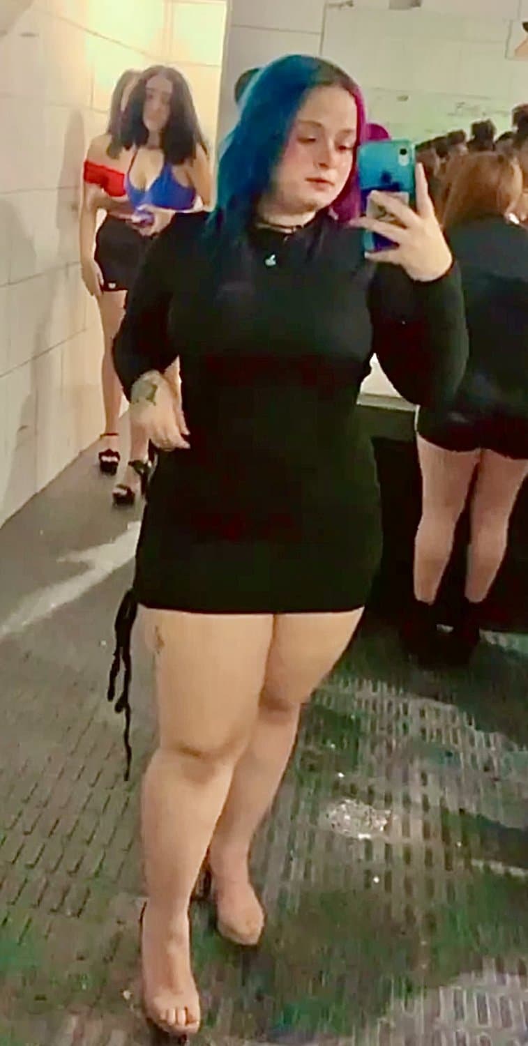 Click to view full size Agatha peninga - Puta da quebrada ??