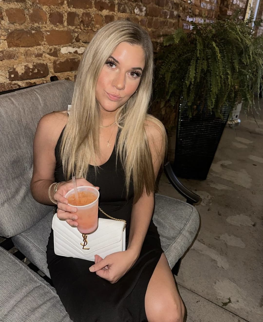 White bop with a nose built for sniffing stinky thug ass