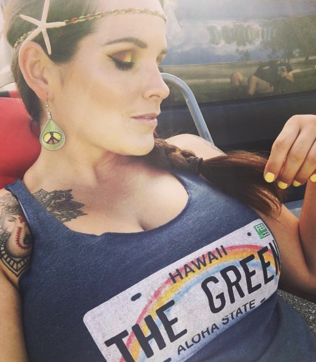 Off duty c0p pulls out her massive titties on camera for Mardi Gras