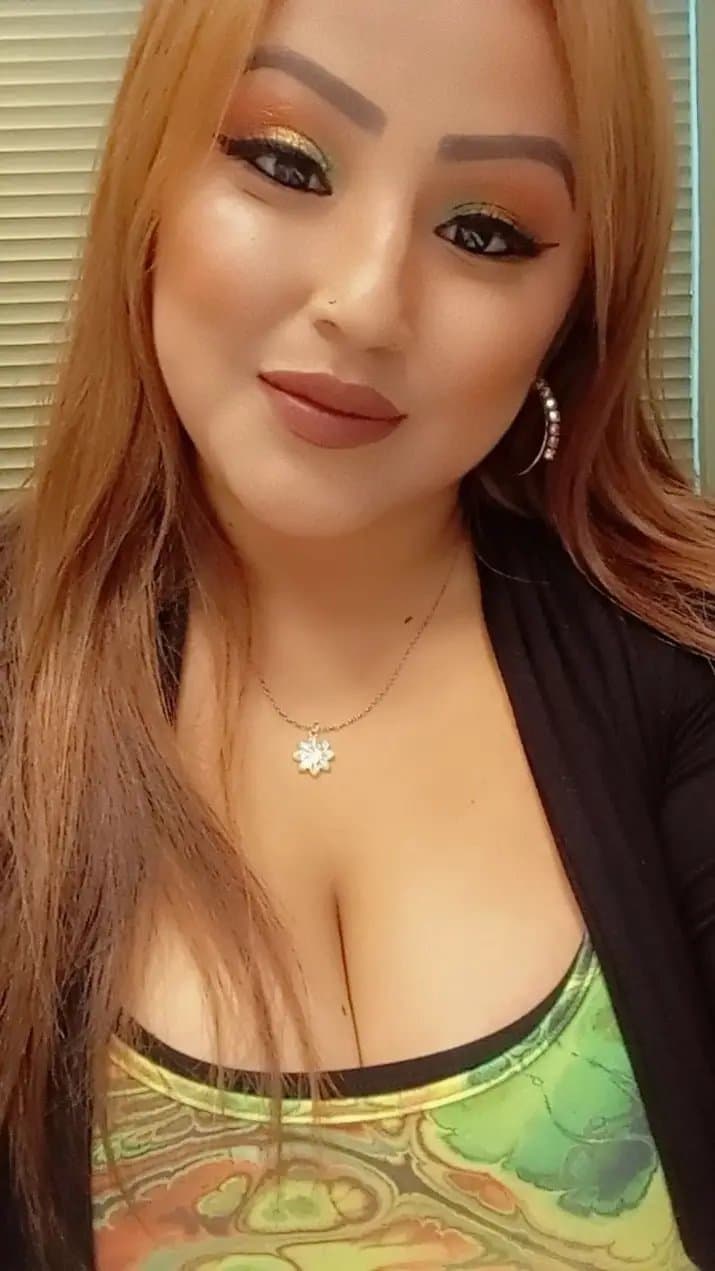 Danetra is so sexy i would creampie her and over in sperm!