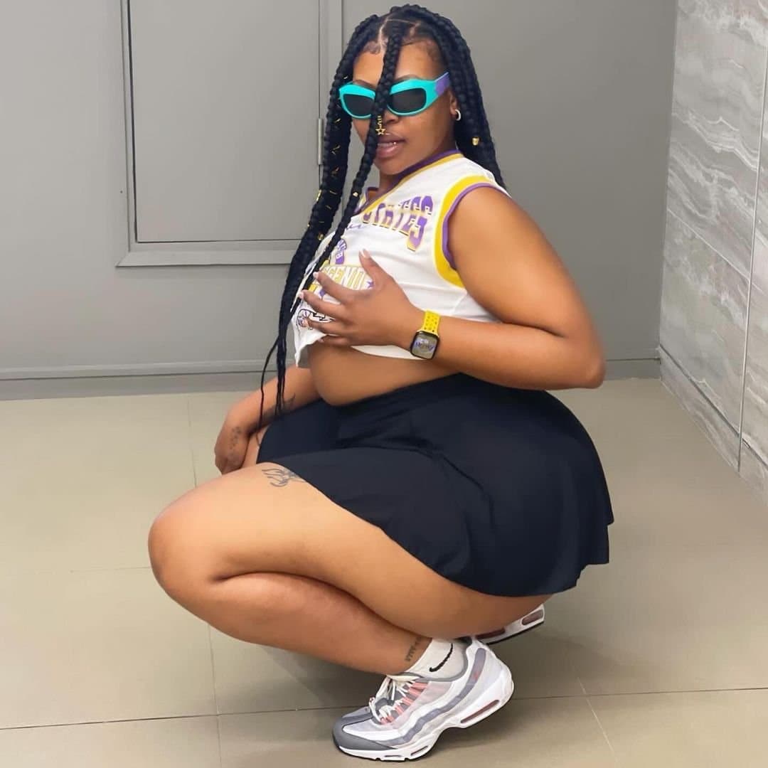 @Ms_Egbfun hourglass pear-shaped South African ass