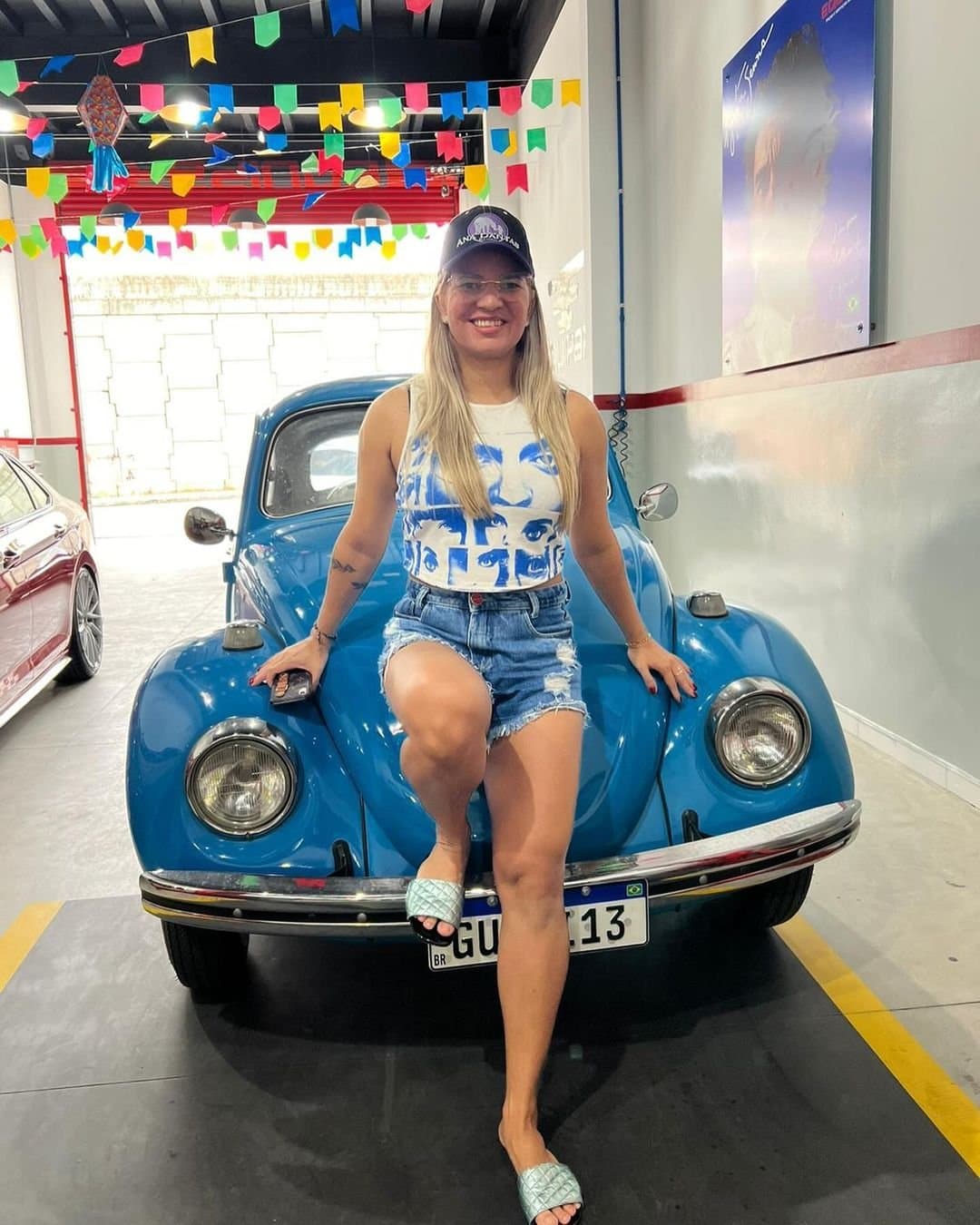 Marido da Rafinha fala que todos bate punheta para ela olha a risadinha dela que saber disso também