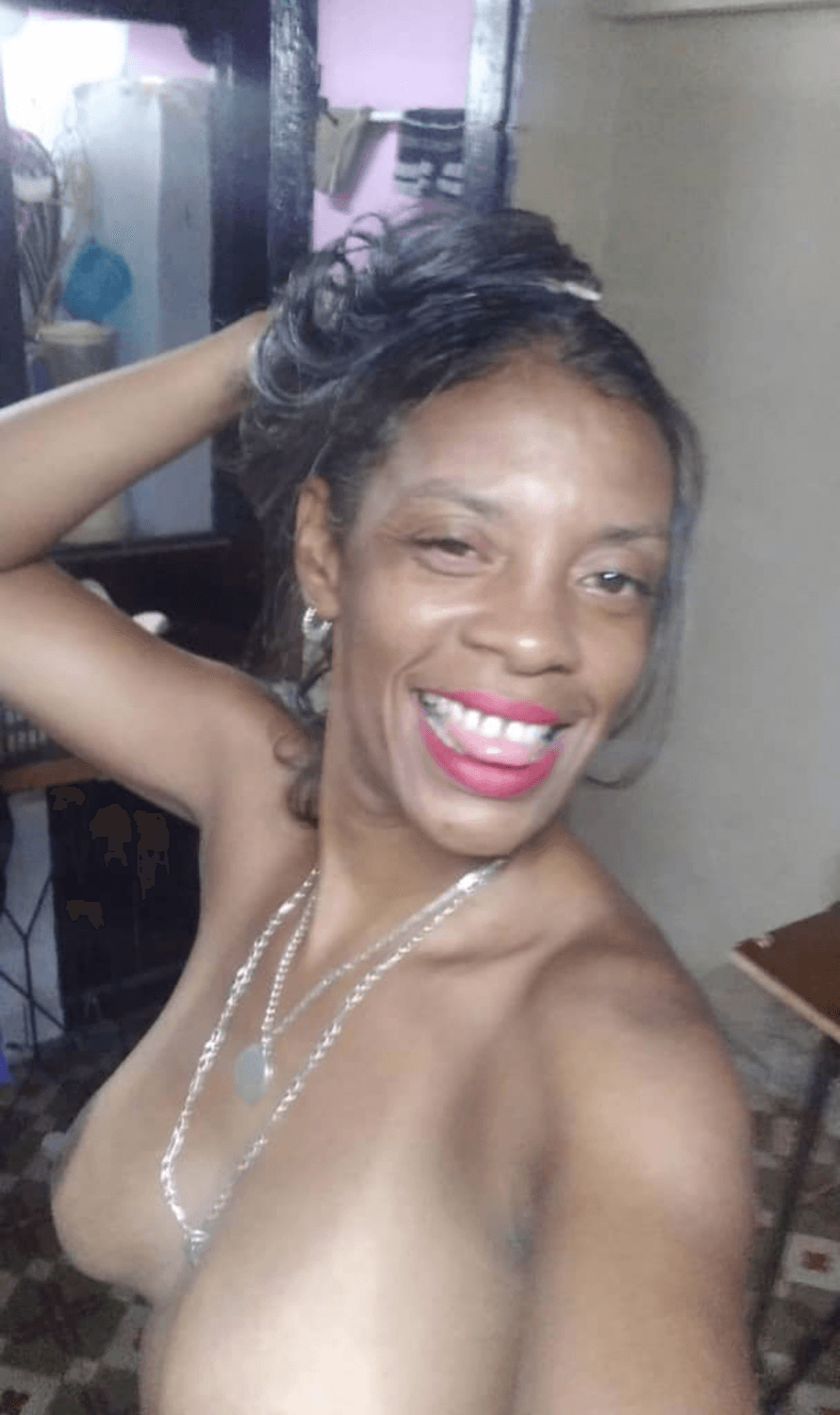 BESOS DESDE CUBA SU PUTA LA MAS CALIENTE DE LA HABANA KENYA LEYVAS