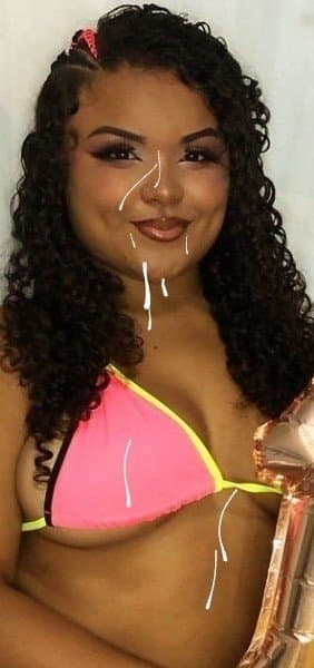 A noite inteira de pau duro vendo as partes do corpo dessa morena gostosa