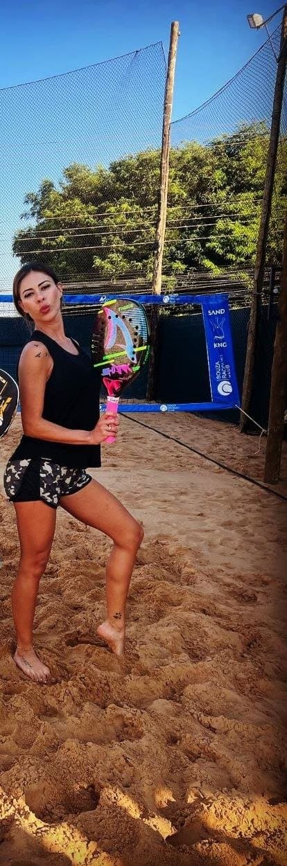 Loira gostosa, deixa todos de pau duro