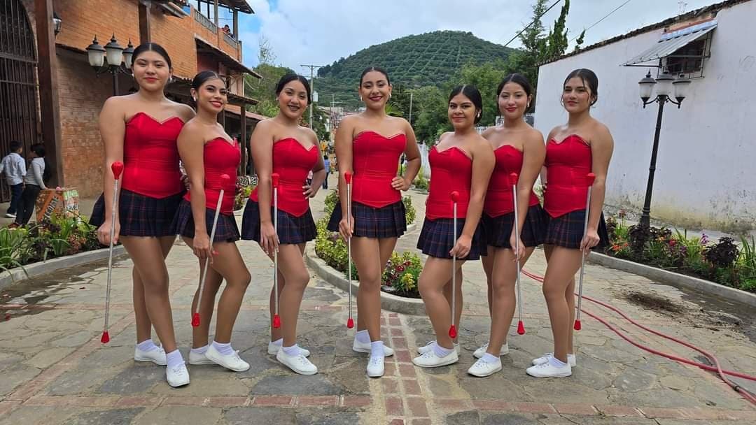 Click to view full size Cachiporras pantimedias latinas