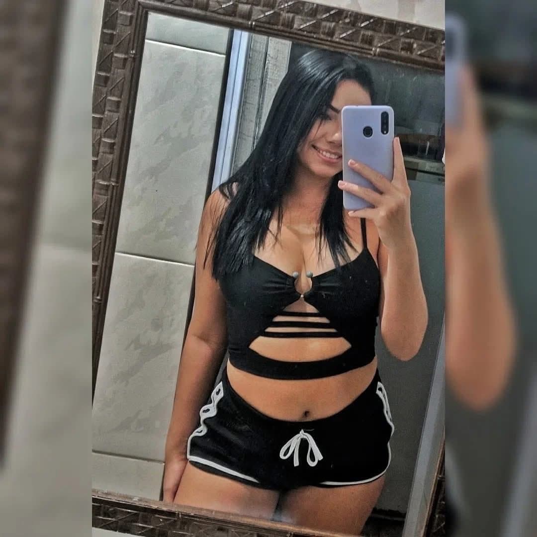 Amigo que ta comendo esposa do amigo vazou as foto