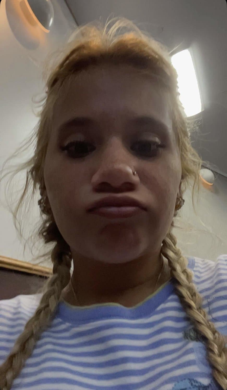 Feeding my irls like and comment if i should post snaps bereals and tiktoks more and dm to see more