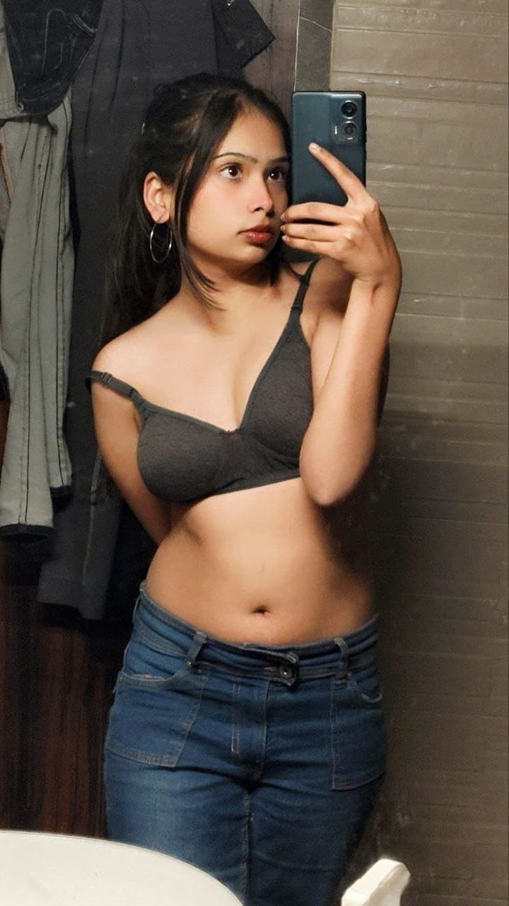 Beautiful Sexy Indian Gf Showing Teasing