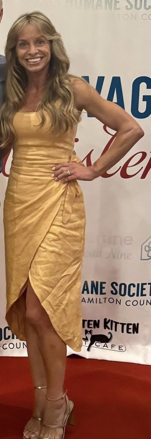 All American wife Kyle gets off with her finger & a beer bottle on camera