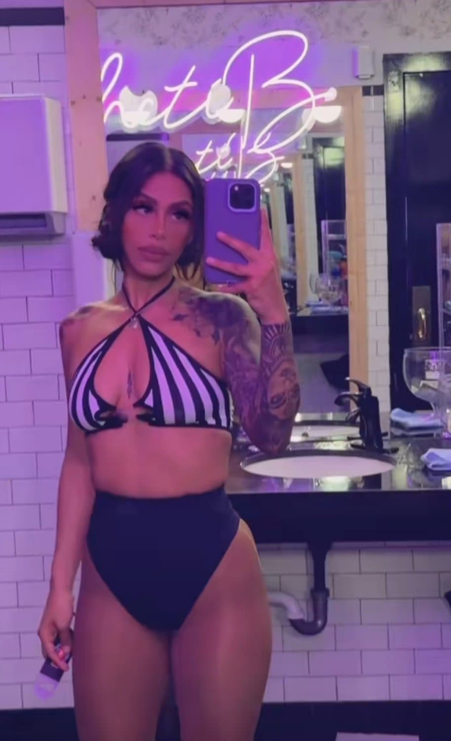 Sexy Latina MILF, Pregnant, Feet, Fit, Comments Welcomed.