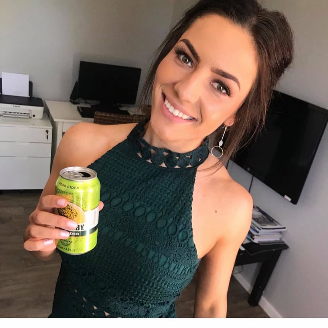 Click to view full size Mount and Fuck Hot Teen Hannah Daly Until You Cum Inside Her