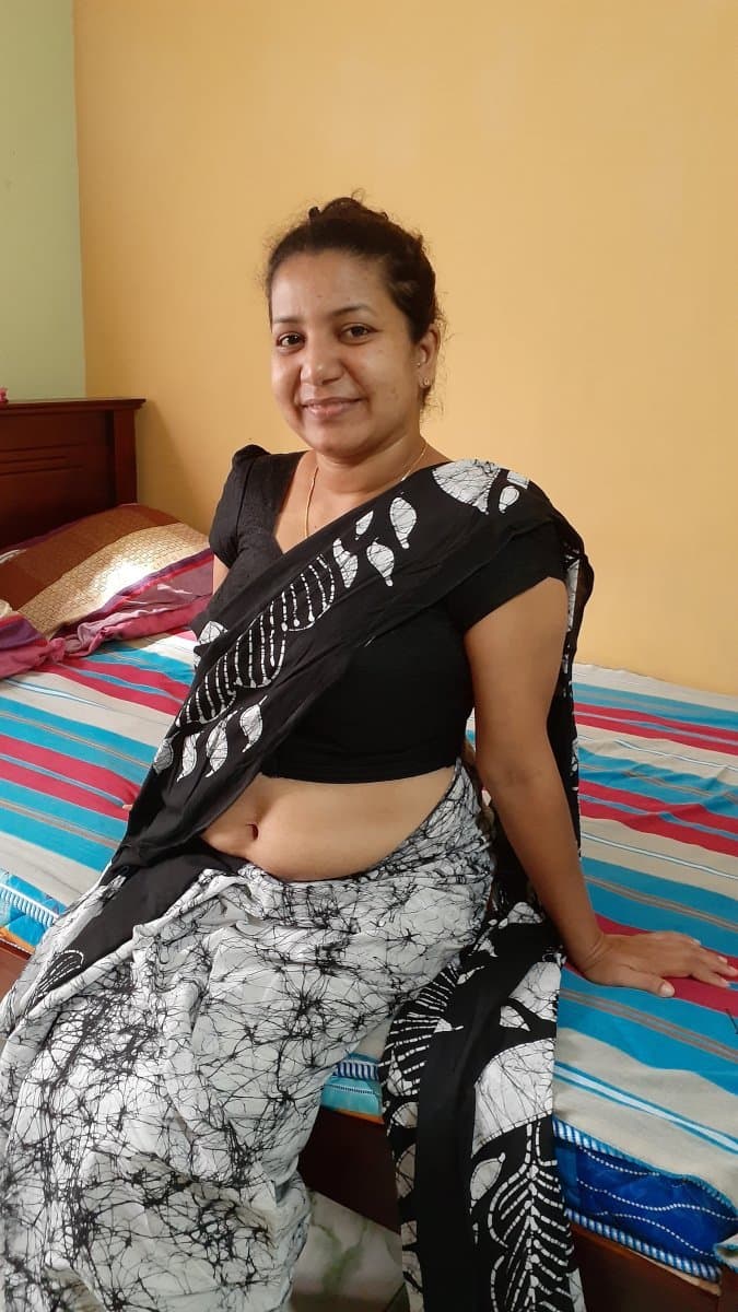 sri lankan sexy aunty dhanushika