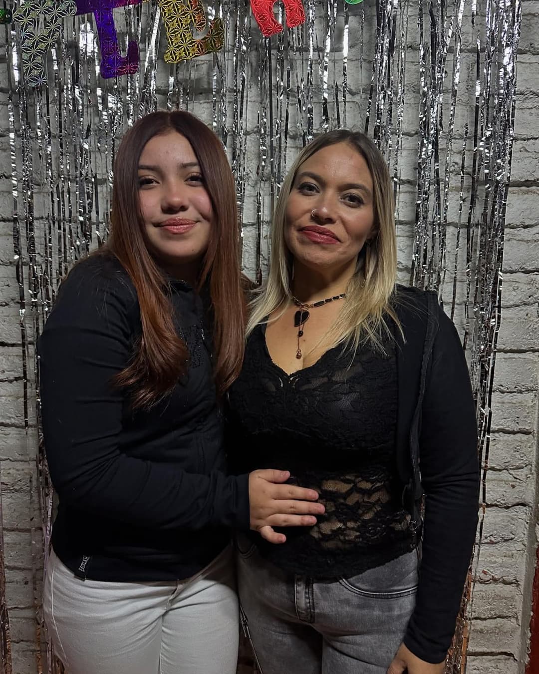 Haberme cogido a la mamá y unos años mas tarde a su hija fue excitante, las dos la chupan delicioso