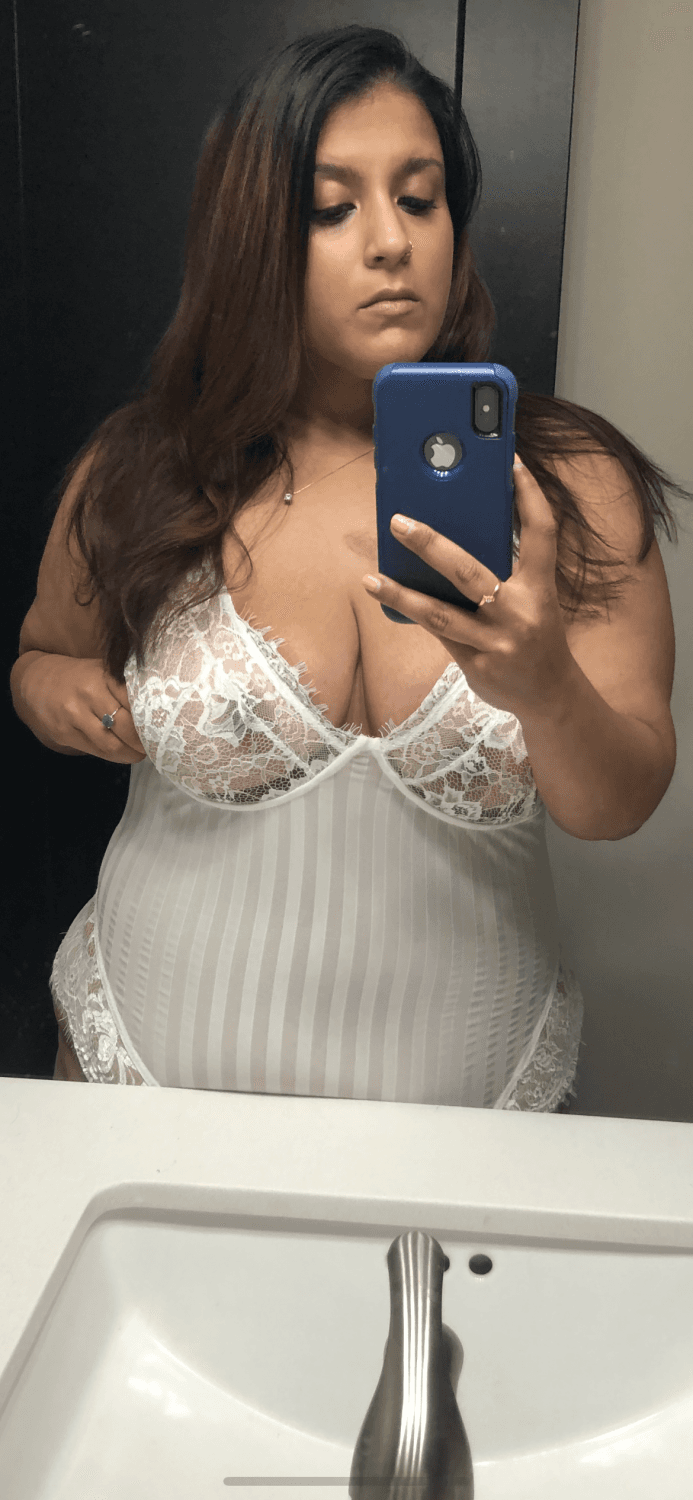 HORNY CHUBBY Indian desi TANKER NRI MILF LIKE SUCKING BWC DEEPTHROAT BLOWJOB IN CAR