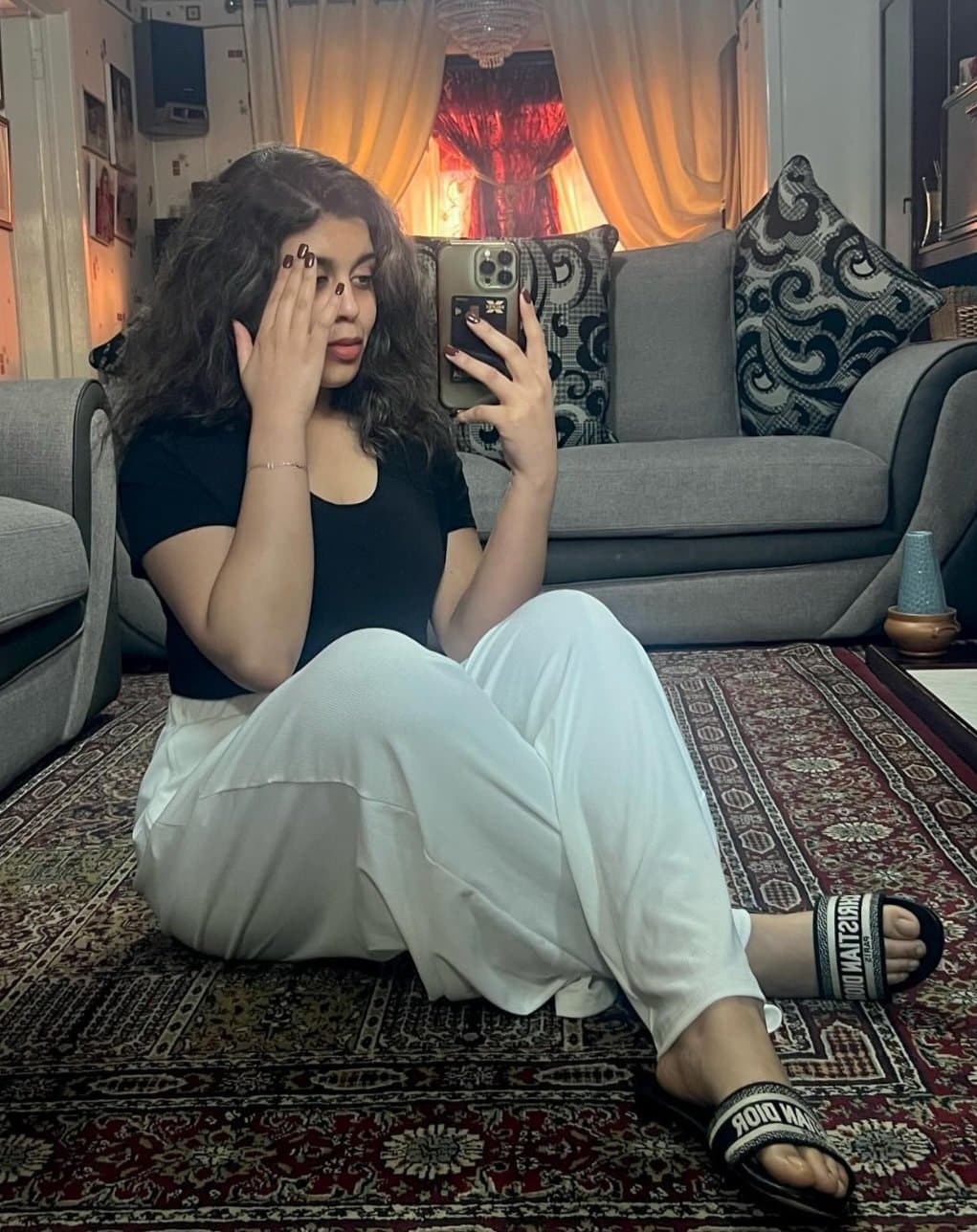 Paki babe loves it when you masterbate over her pics