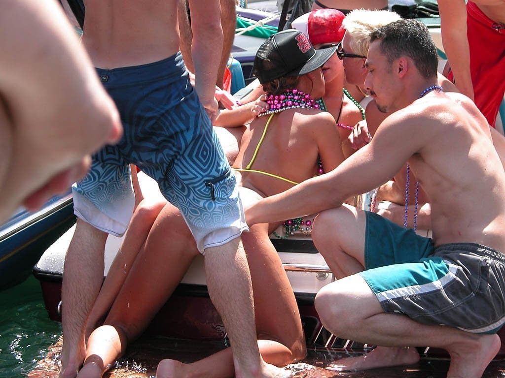 Click to view full size Unknown Hottie, Lake Havasu Memorial Day Weekend 2003 Pt. 2