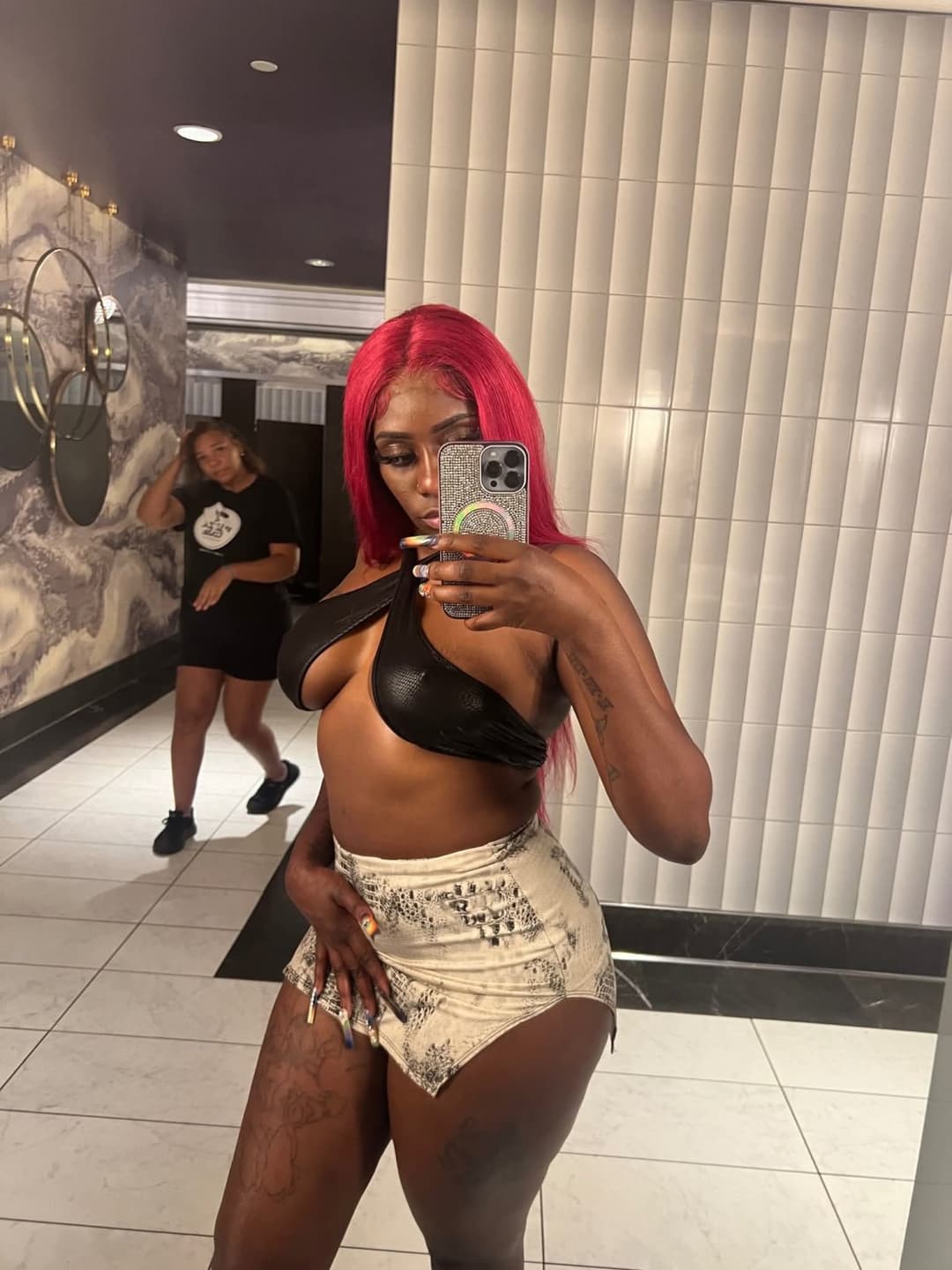 Miami Florida ebony stripper Hennessy Lewis/ billiondollahenn sucking dick and getting backshots