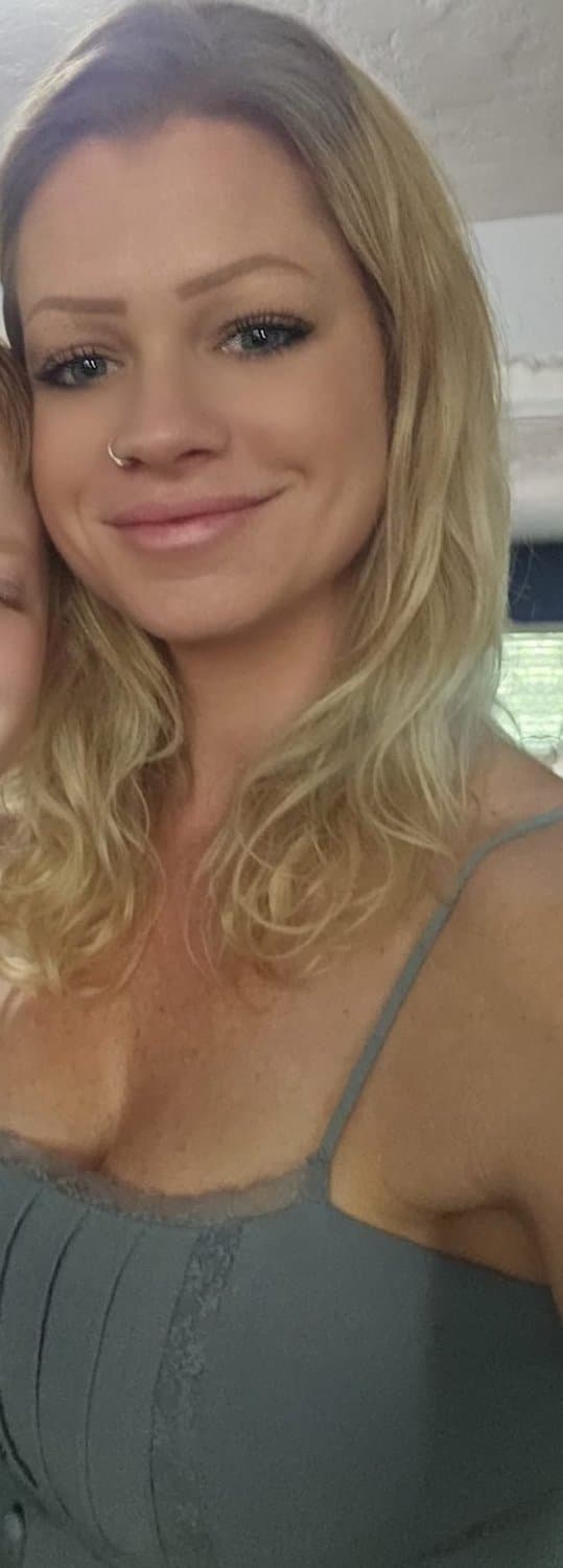 Jessica does have a smoking hot spring break body. Too bad she only showed her tits to G G W